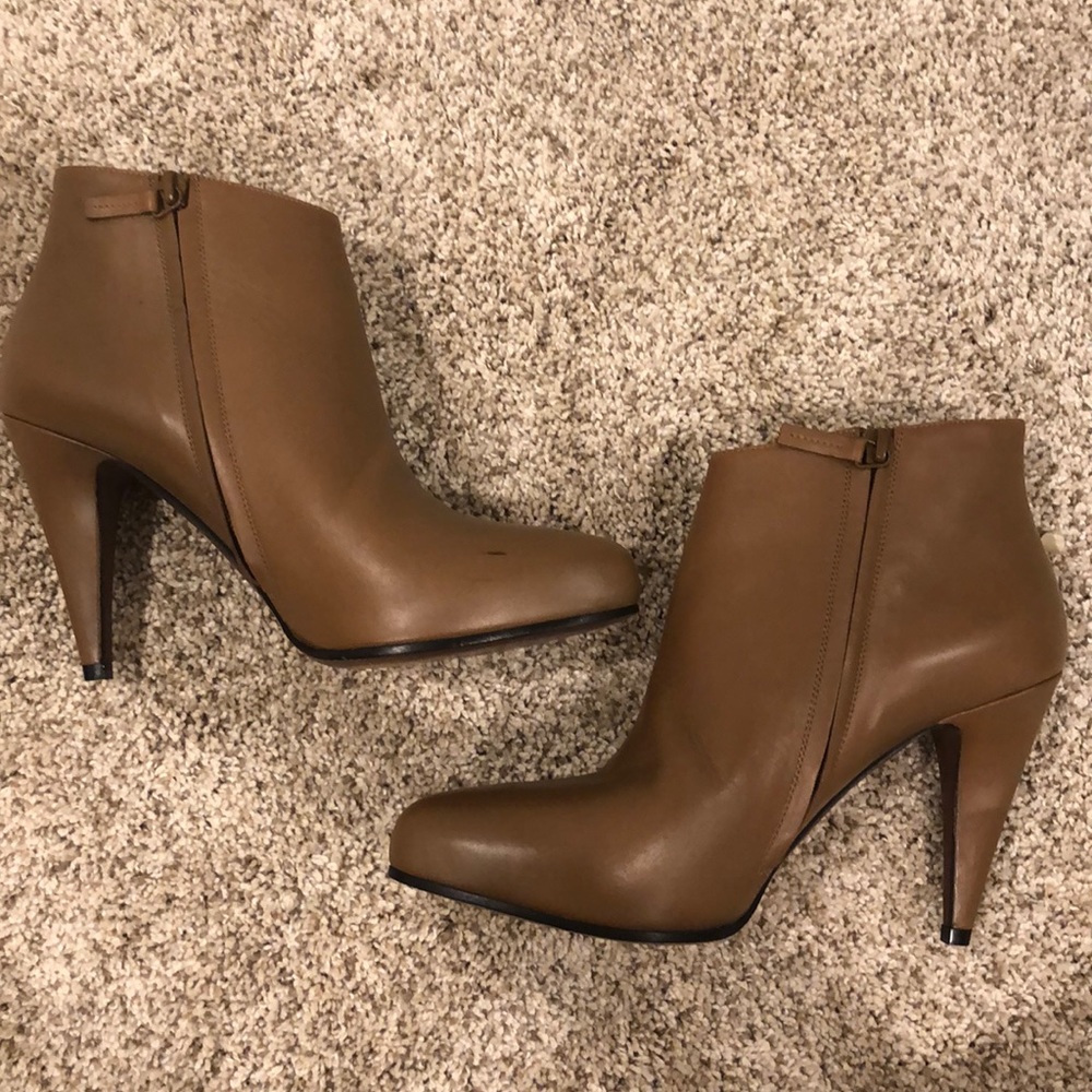 Beige leather Balenciaga booties - Picture 3 of 8